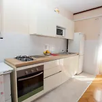 Apartman With Parking Space - 12211 Makarska