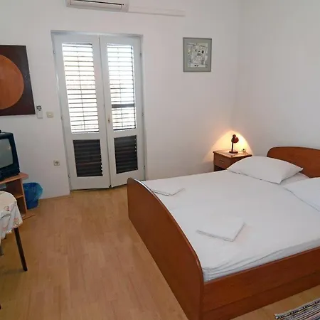 With A Parking Space - 12211 Makarska