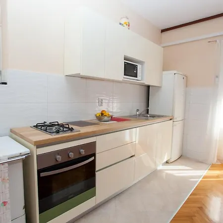 Appartamento With A Parking Space - 12211 Makarska